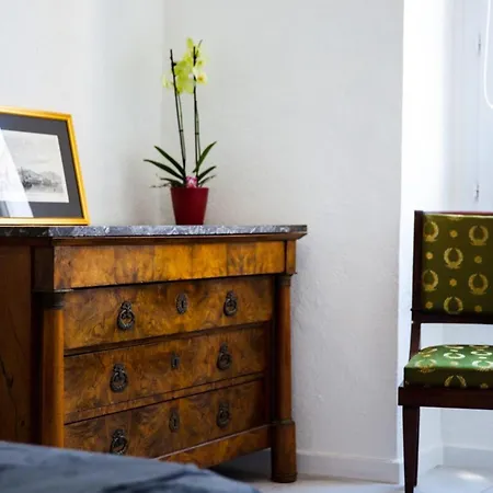 Madonuccia - Hypercentral Chic & Cosy Apartment *