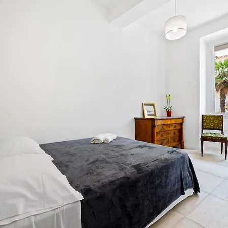 Madonuccia - Hypercentral Chic & Cosy Apartment *
