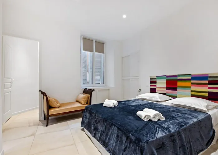 Madonuccia - Hypercentral Chic & Cosy Apartment